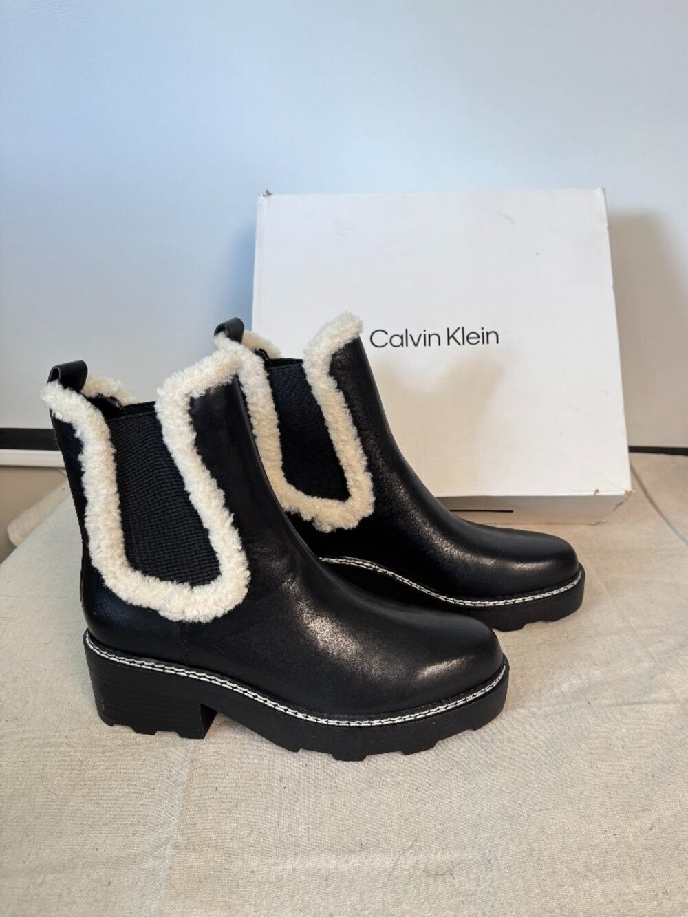NIB Women's 10 Calvin Klein Anissa Chelsea Boots Black Cream White Faux Fur Trim